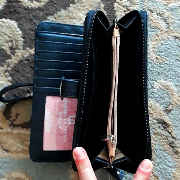 2x*Host Pick*Stone Mountain pretty bonded leather wristlet